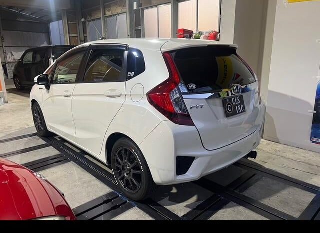 
								Honda Fit Hybrid 2018 full									